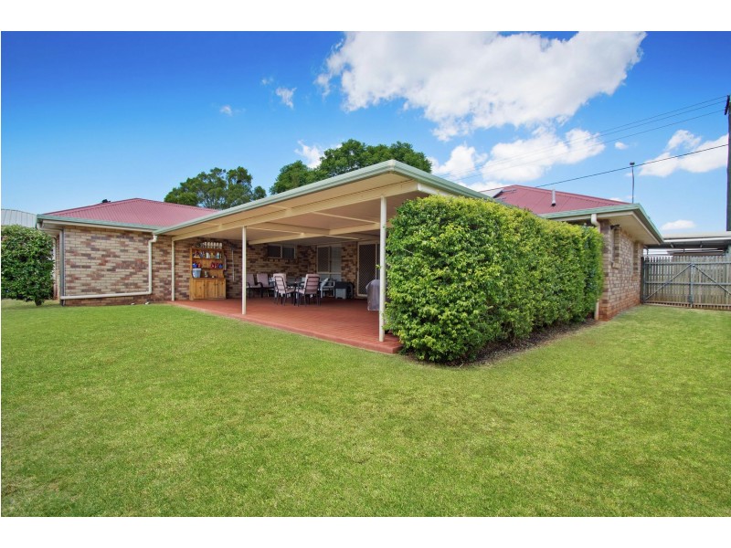 215 Nelson Street, Kearneys Spring QLD 4350
