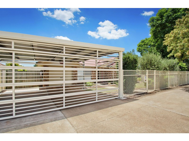 215 Nelson Street, Kearneys Spring QLD 4350