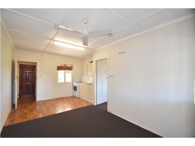 4/21 West Street, Newtown QLD 4350