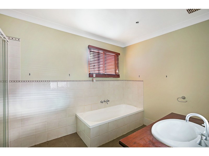 50 Alford Street, Mount Lofty QLD 4350