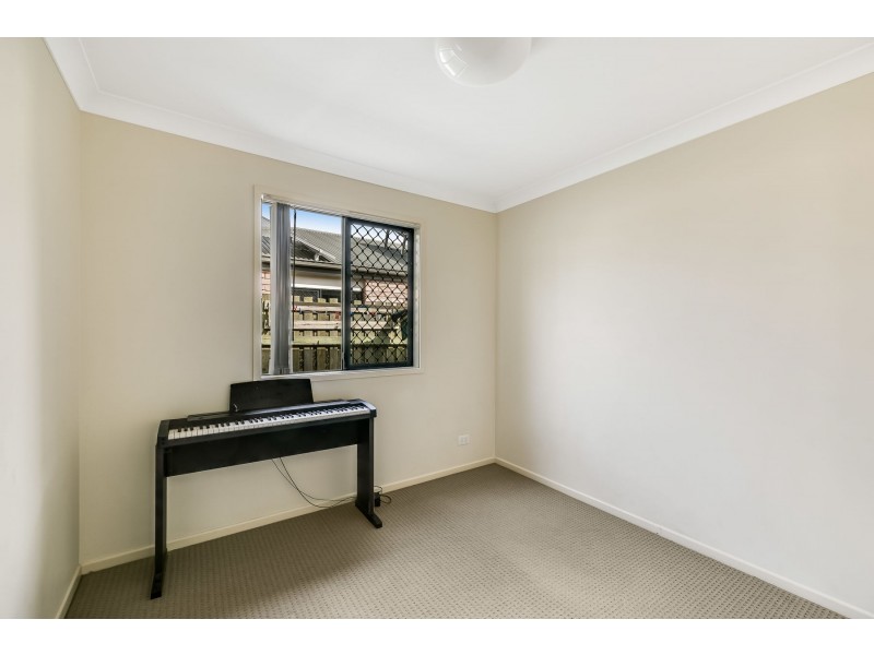 1/2 Swallow Court, Newtown QLD 4350