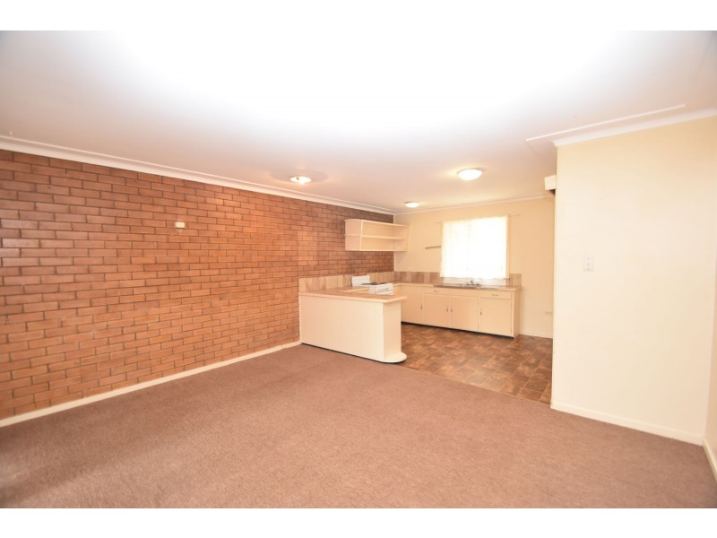 1/20 Glendower St, Mount Lofty QLD 4350