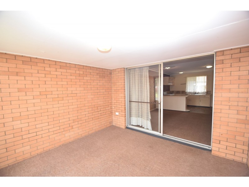 1/20 Glendower St, Mount Lofty QLD 4350