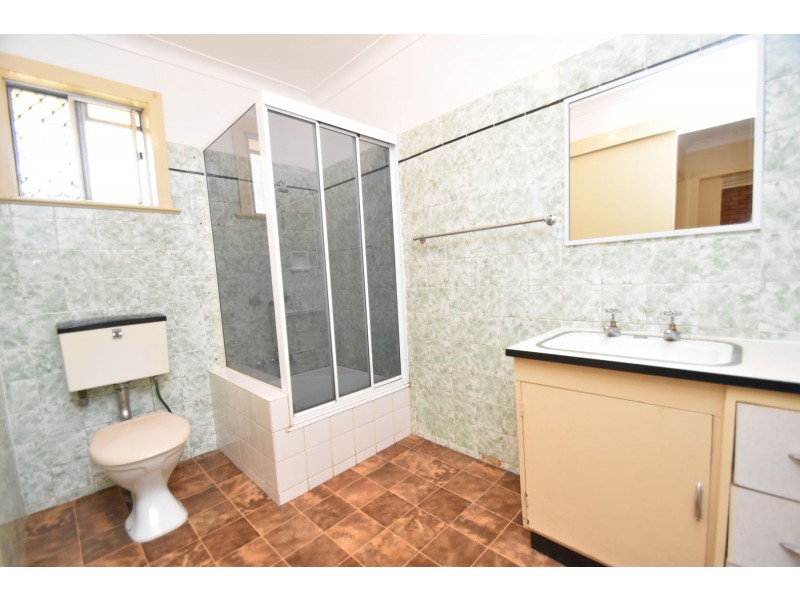 1/20 Glendower St, Mount Lofty QLD 4350