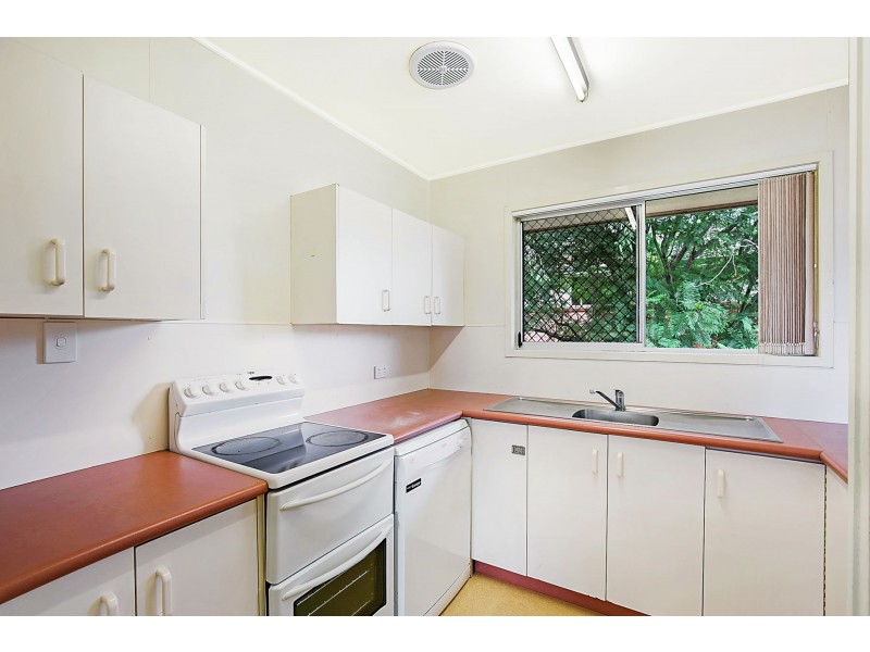 18 Festival Street, Rockville QLD 4350