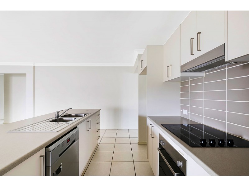 8 Sweeney Street, Kearneys Spring QLD 4350