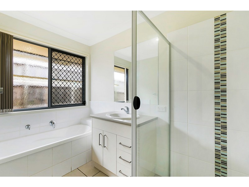 8 Sweeney Street, Kearneys Spring QLD 4350