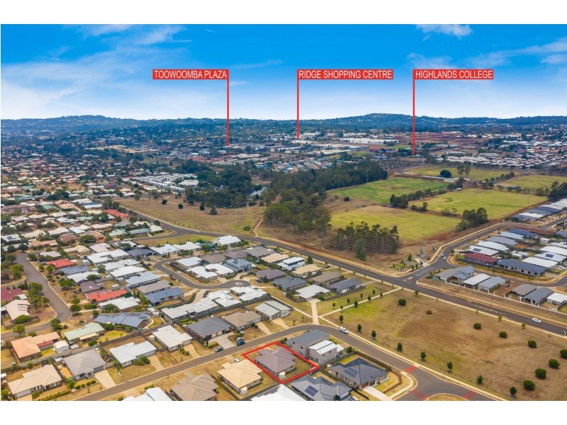 8 Sweeney Street, Kearneys Spring QLD 4350