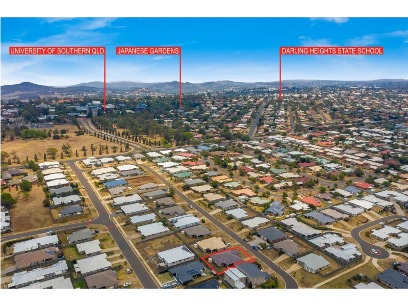8 Sweeney Street, Kearneys Spring QLD 4350