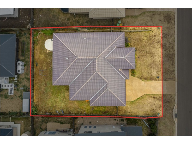 8 Sweeney Street, Kearneys Spring QLD 4350