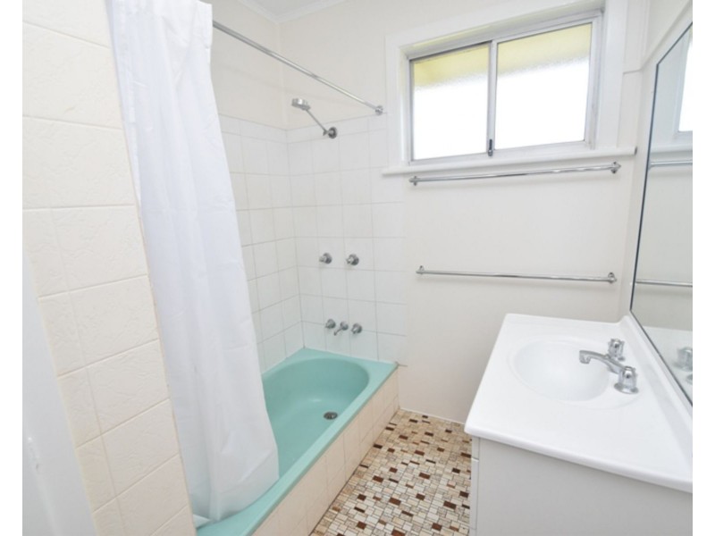 246 West Street, Kearneys Spring QLD 4350