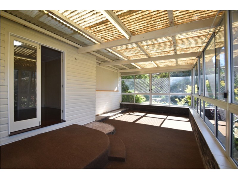 3 New Street, Mount Lofty QLD 4350
