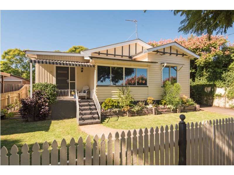 18 Louisa Street, South Toowoomba QLD 4350
