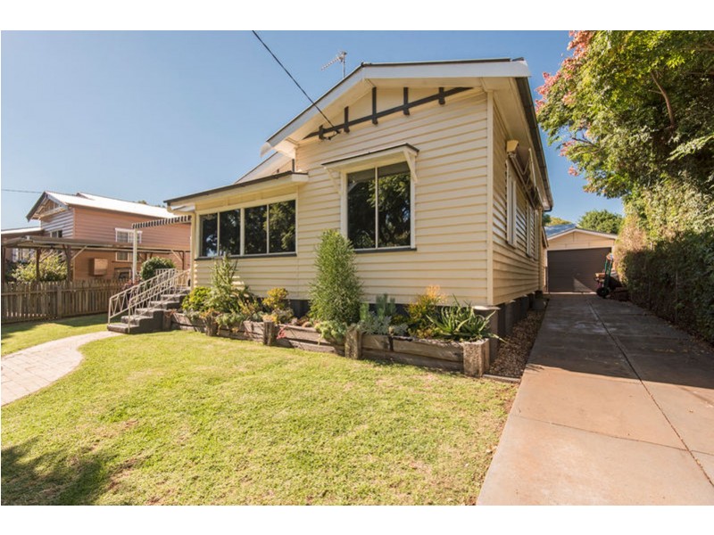 18 Louisa Street, South Toowoomba QLD 4350