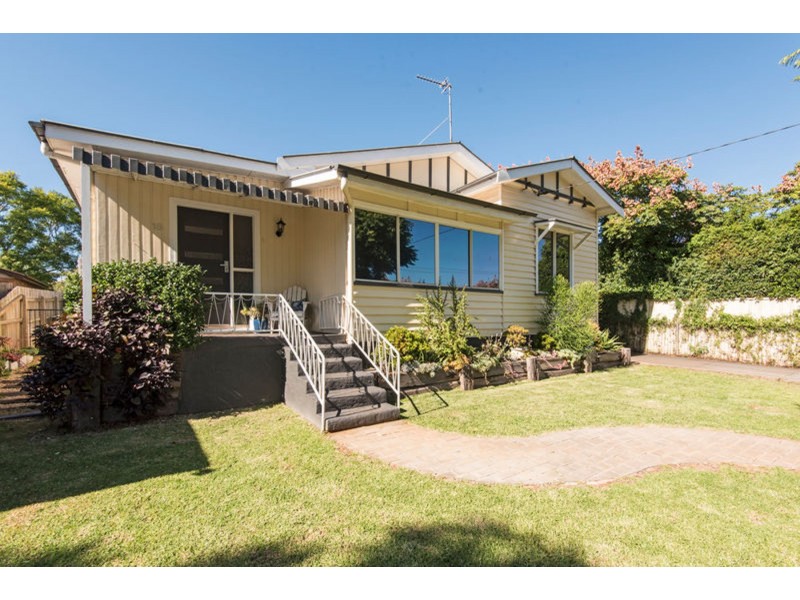18 Louisa Street, South Toowoomba QLD 4350