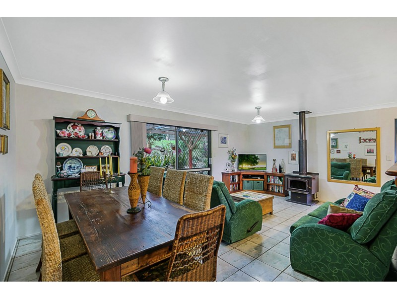 22 Amos Crescent, Mount Lofty QLD 4350