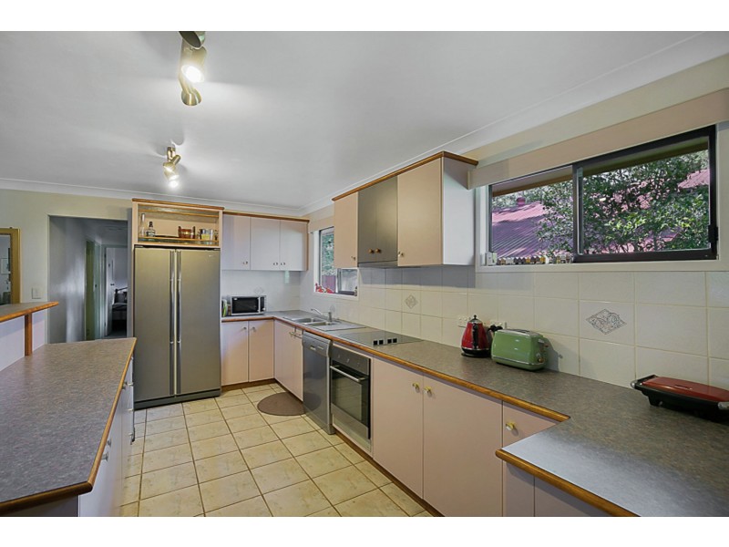 22 Amos Crescent, Mount Lofty QLD 4350