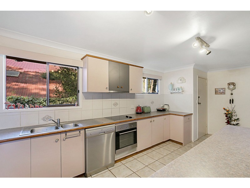 22 Amos Crescent, Mount Lofty QLD 4350