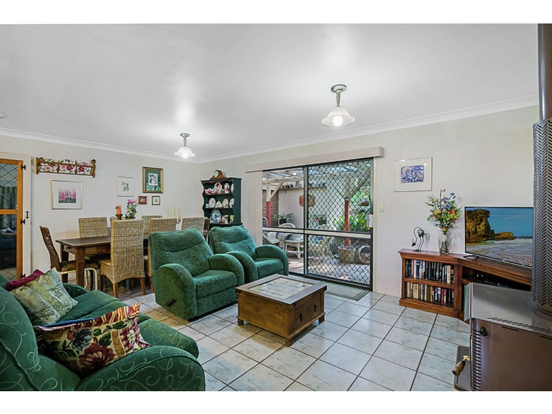 22 Amos Crescent, Mount Lofty QLD 4350