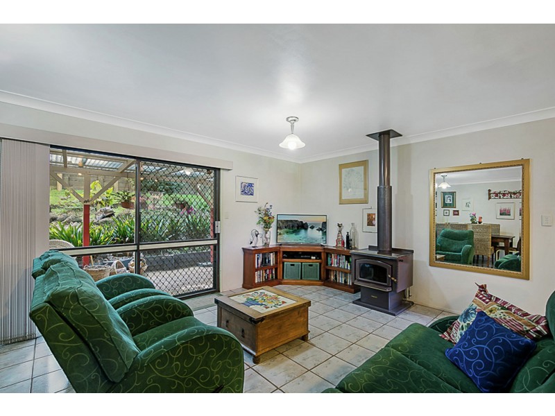 22 Amos Crescent, Mount Lofty QLD 4350