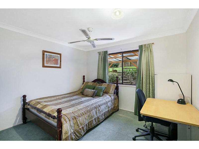 22 Amos Crescent, Mount Lofty QLD 4350
