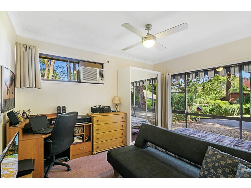 22 Amos Crescent, Mount Lofty QLD 4350