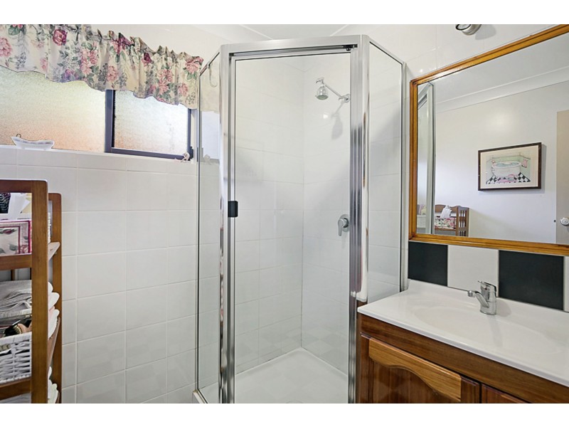 22 Amos Crescent, Mount Lofty QLD 4350