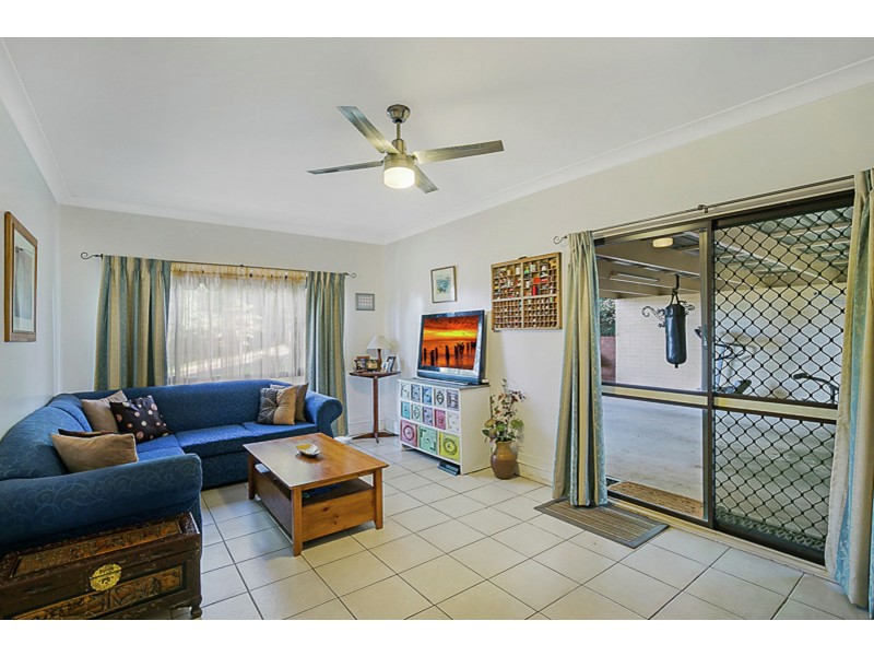 22 Amos Crescent, Mount Lofty QLD 4350
