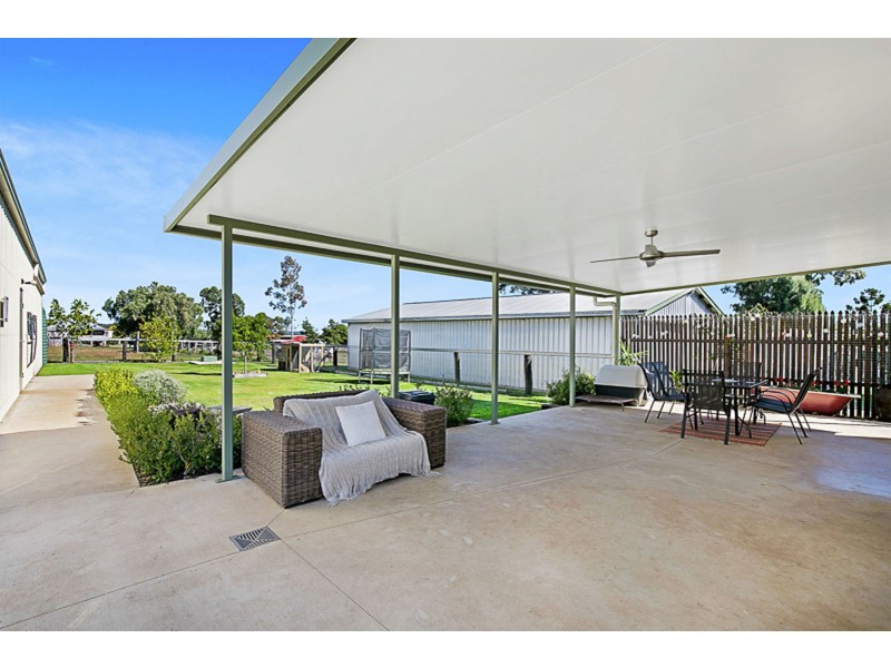4 Hartwig Street, Goombungee QLD 4354