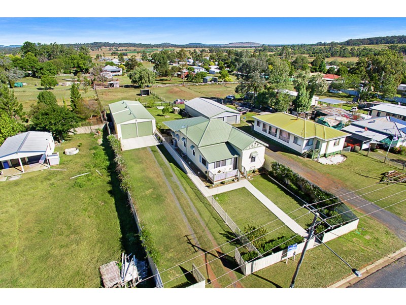 4 Hartwig Street, Goombungee QLD 4354