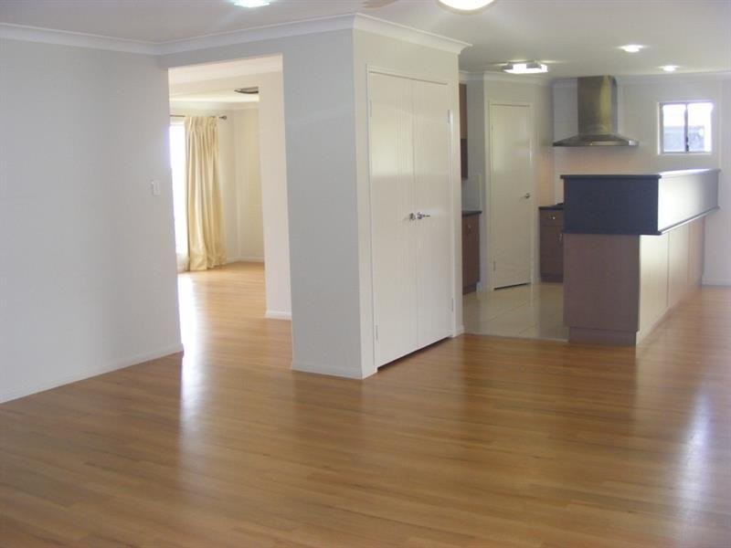 8 Lanagan Court, Middle Ridge QLD 4350