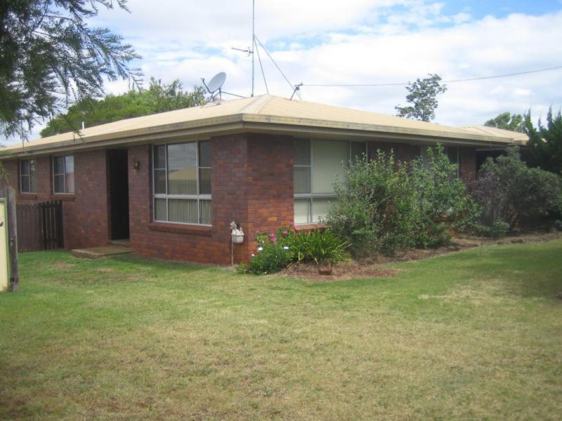 4 Lupin Court, Centenary Heights QLD 4350