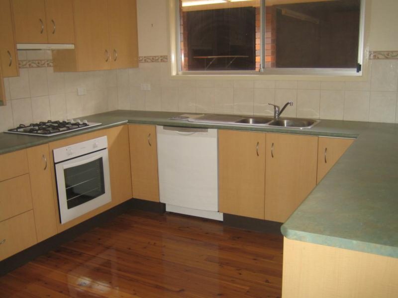 4 Lupin Court, Centenary Heights QLD 4350