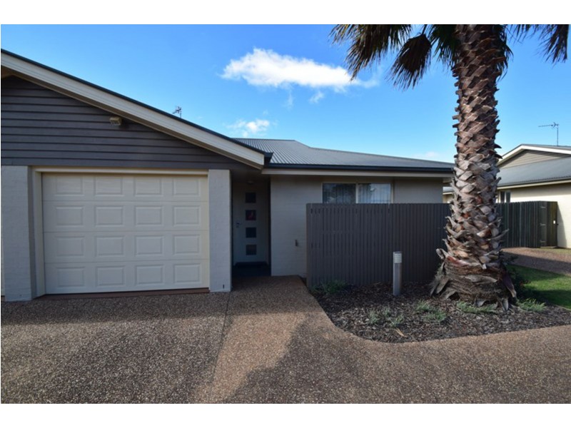 3/11 Albert Street, Newtown QLD 4350