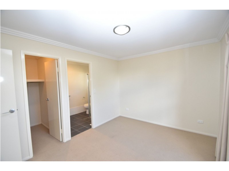 3/11 Albert Street, Newtown QLD 4350