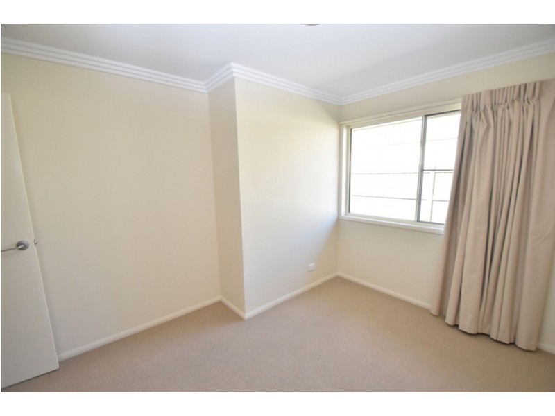 3/11 Albert Street, Newtown QLD 4350