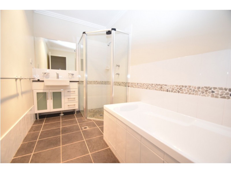 3/11 Albert Street, Newtown QLD 4350