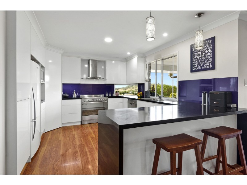 7 Roderick Drive, Cotswold Hills QLD 4350