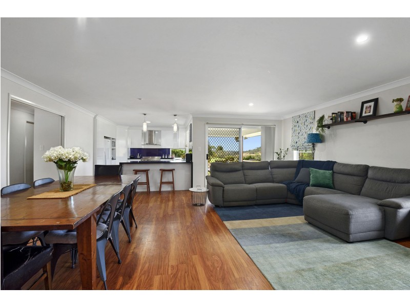 7 Roderick Drive, Cotswold Hills QLD 4350