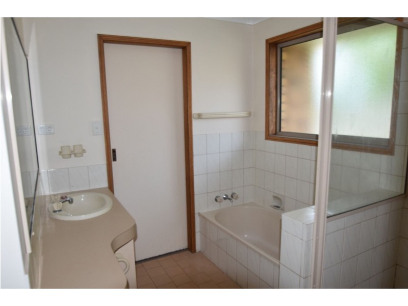 4 Janine Court, Kearneys Spring QLD 4350