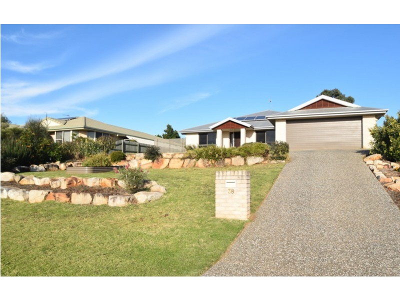 38 Smythe Drive, Highfields QLD 4352