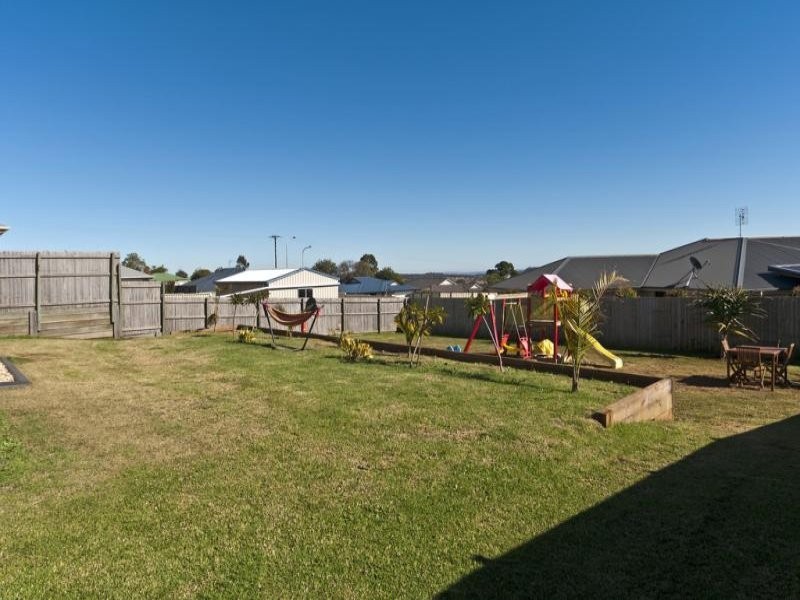 21 Smythe Drive, Highfields QLD 4352