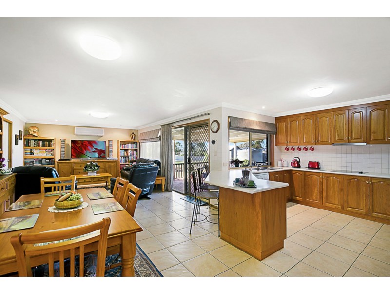 8 Highview Street, Meringandan West QLD 4352