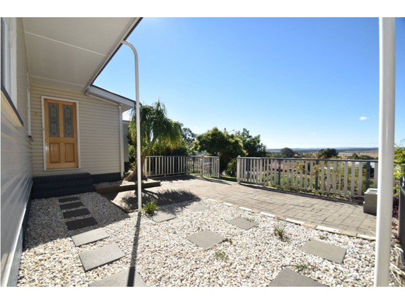 42 Toowoomba Road, Oakey QLD 4401