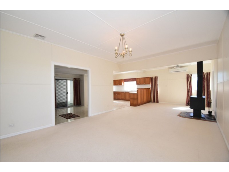 42 Toowoomba Road, Oakey QLD 4401