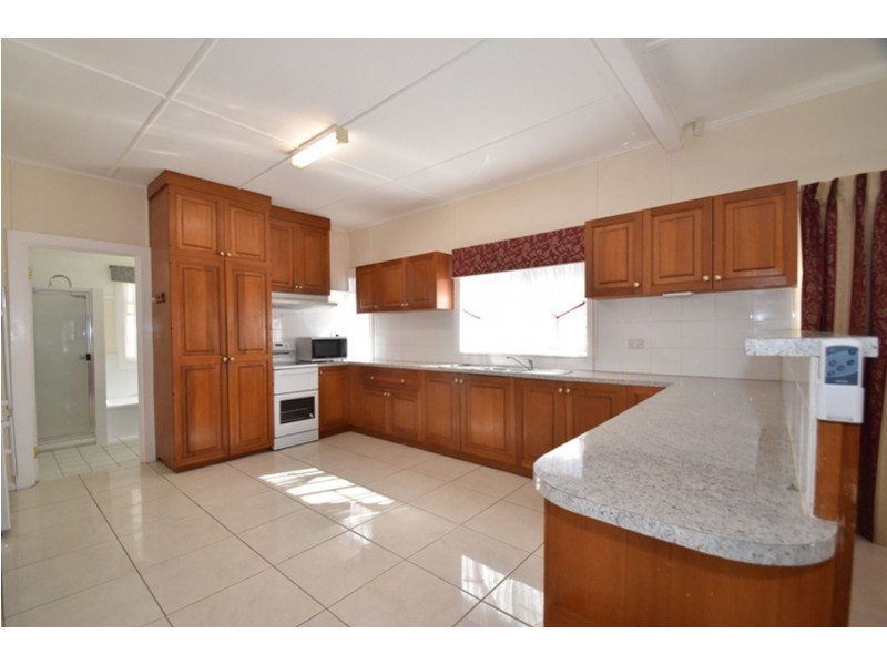 42 Toowoomba Road, Oakey QLD 4401