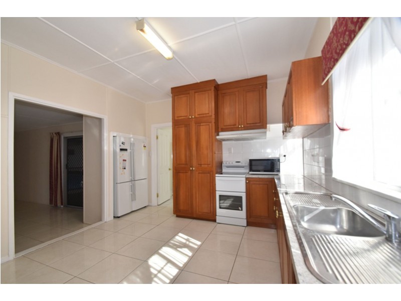 42 Toowoomba Road, Oakey QLD 4401