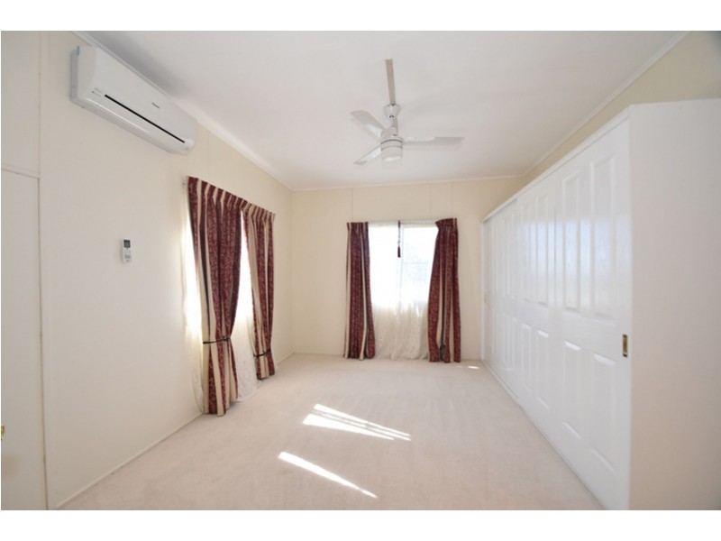 42 Toowoomba Road, Oakey QLD 4401