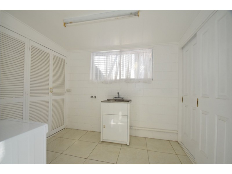 42 Toowoomba Road, Oakey QLD 4401