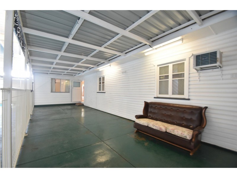 42 Toowoomba Road, Oakey QLD 4401